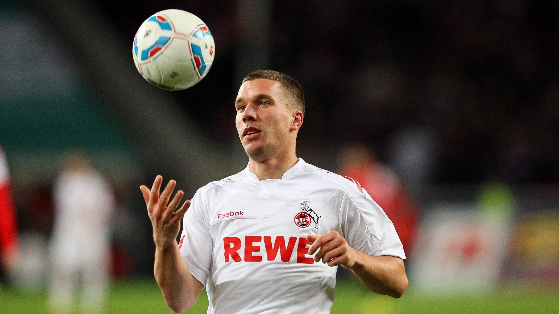 九游app下载中心-转会：皇马刚刚签下一名欧洲潜力新星，战术布局更丰富，皇马组建欧洲超级联赛