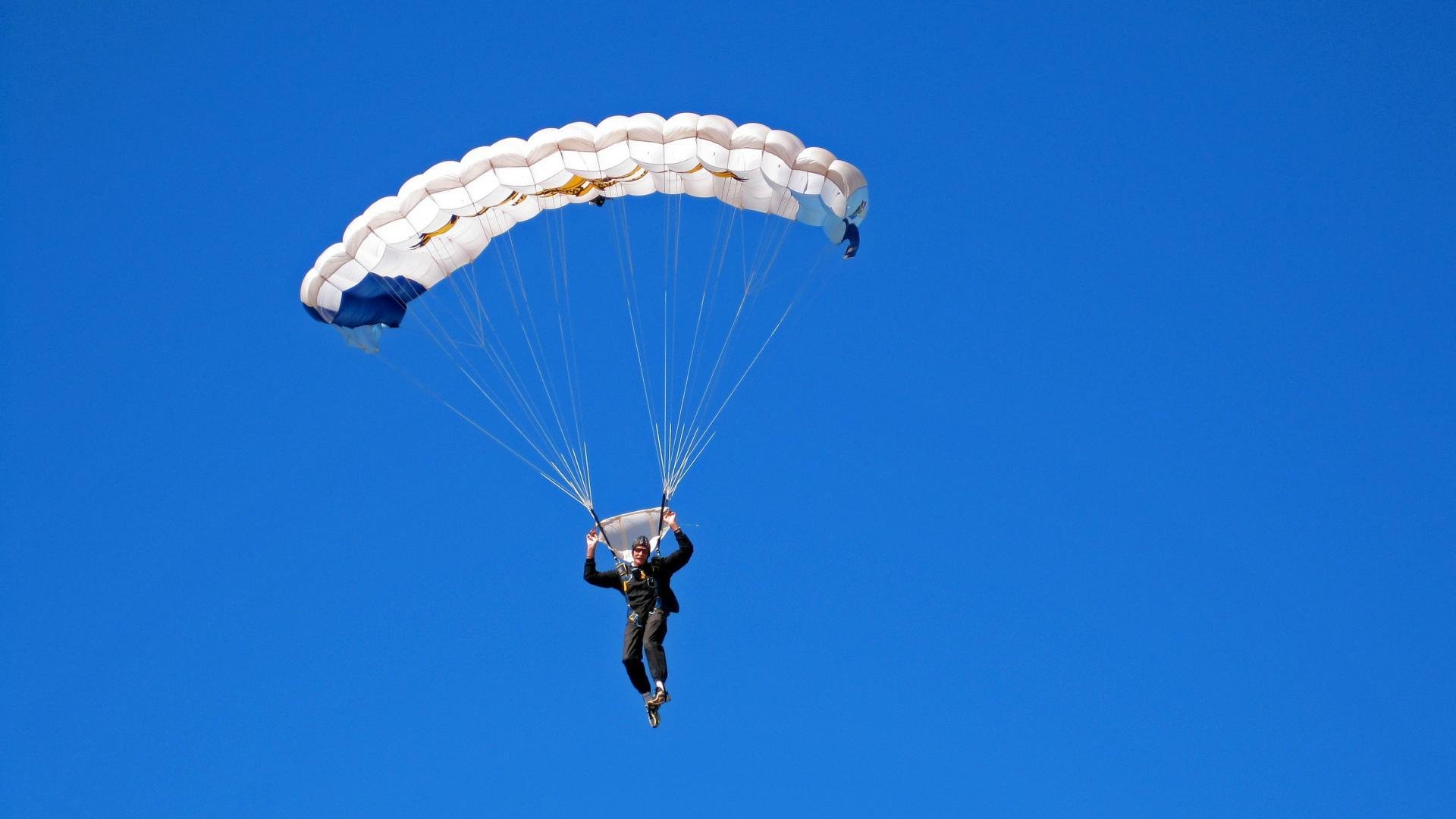 九游体育网页版-青少年漂流探险赛，团队合作的极限挑战，漂流少年访谈