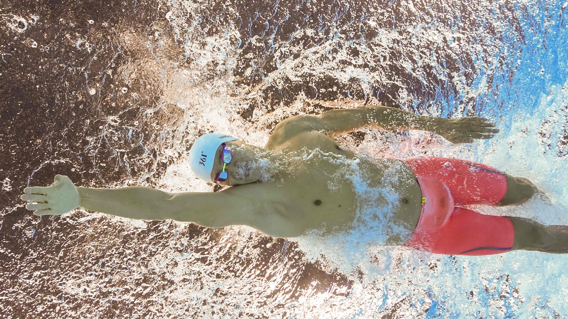 青年空中飞人比赛，挑战极限的高空飞翔，空中飞人教程